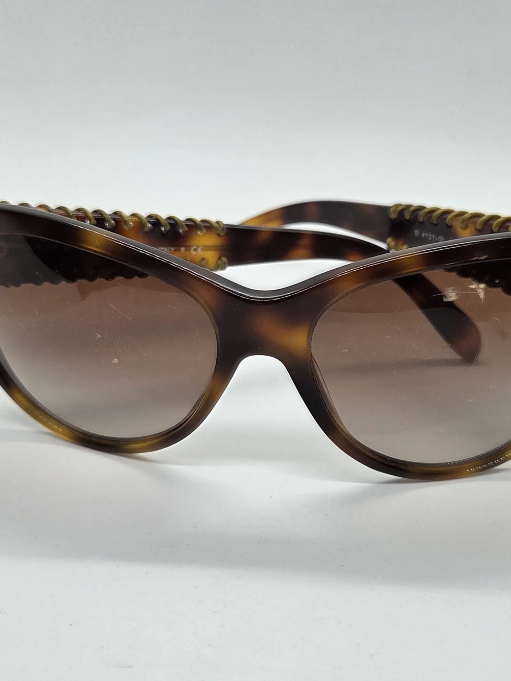 Burberry B4121-Q Leather Whipstitch Sunglasses Brown Tortoise Shell W/ Snapcase